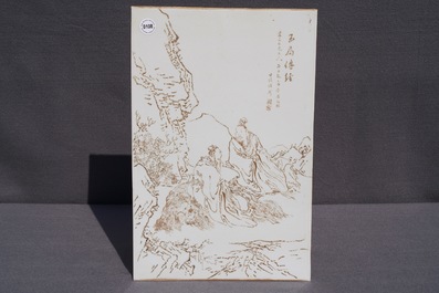 Une plaque en porcelaine de Chine &agrave; d&eacute;cor grav&eacute; de figures dans un paysage, 20&egrave;me